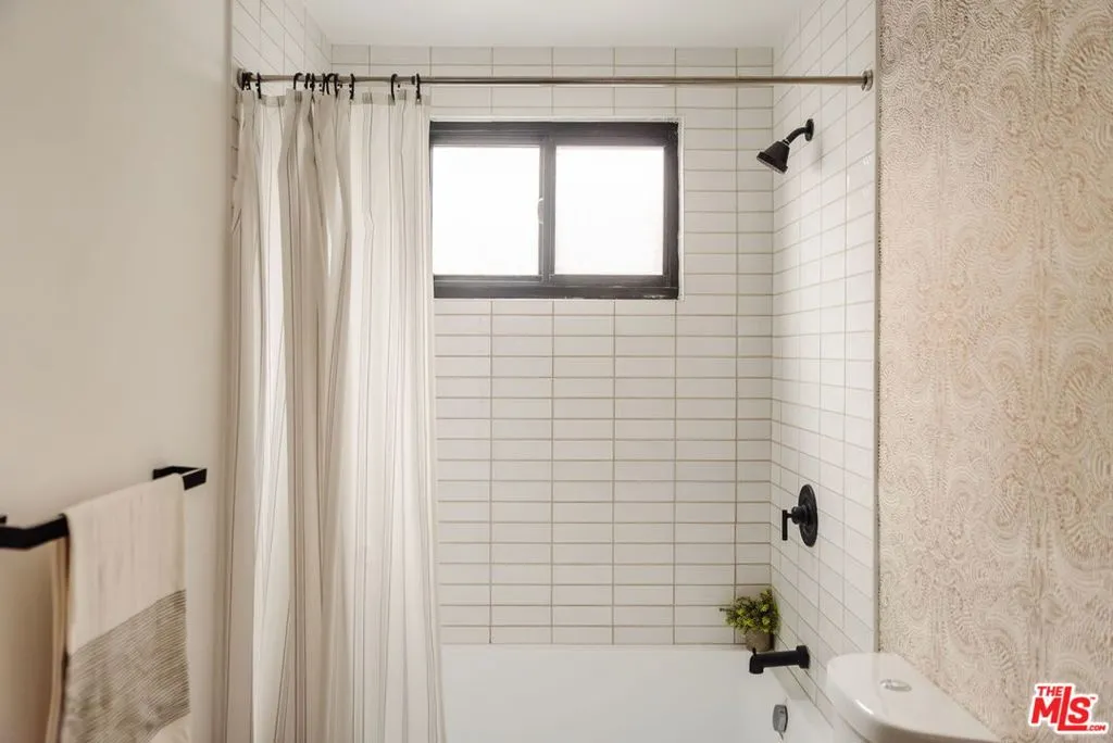 1943 12th 2, Santa Monica, California 90404 home-pic-31